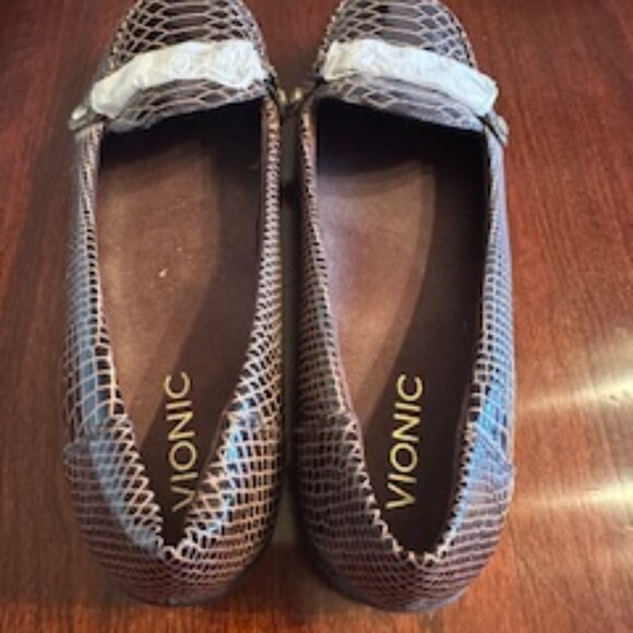 Vionic Shoes - Vionic crocodile embossed leather loafer